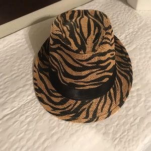 FEDORA BLACK AND TAN STRIPED